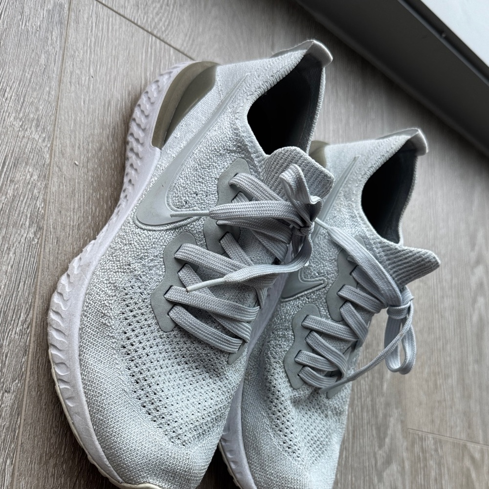 Nike women tennis shoes